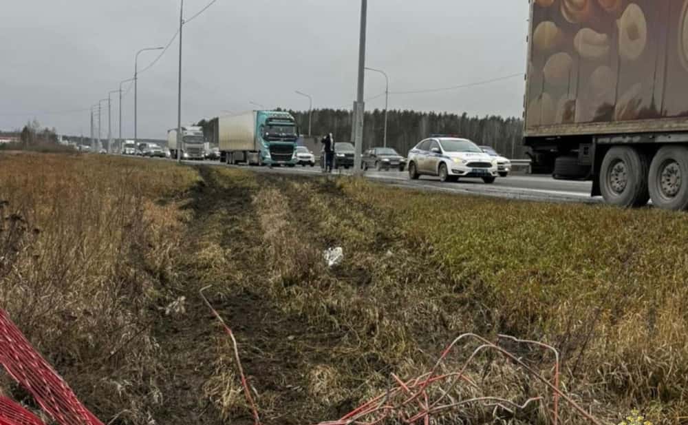 Массовое ДТП с восемью грузовиками под Первоуральском — подробности аварии
