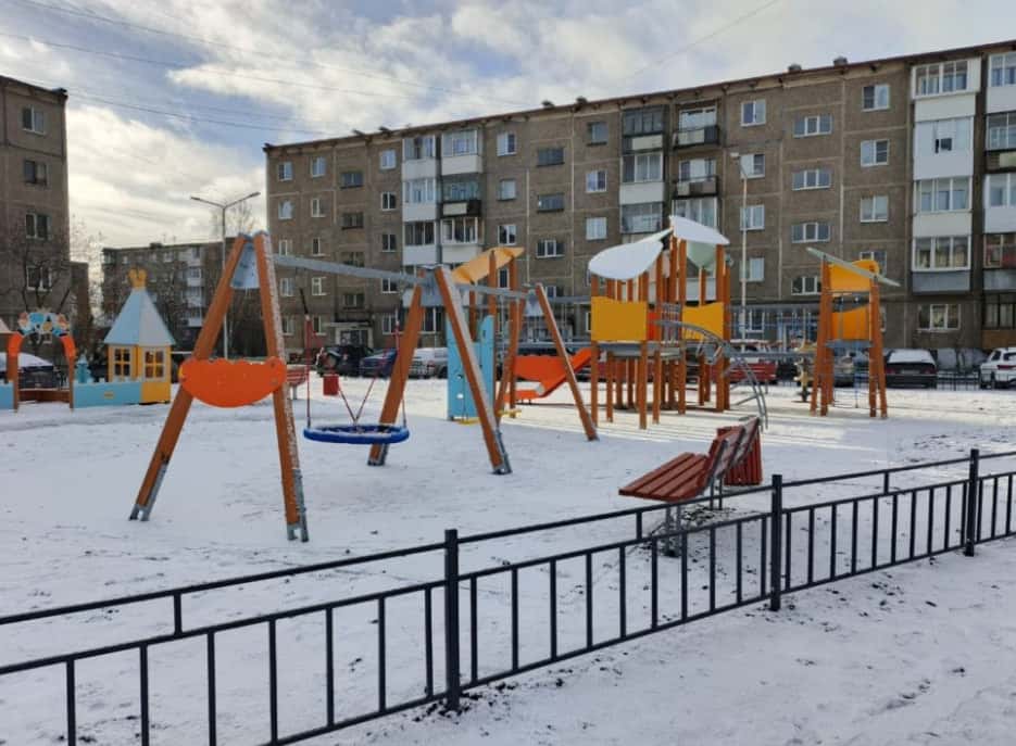 Новый двор на Хромпике: что изменилось в микрорайоне Первоуральска после благоустройства
