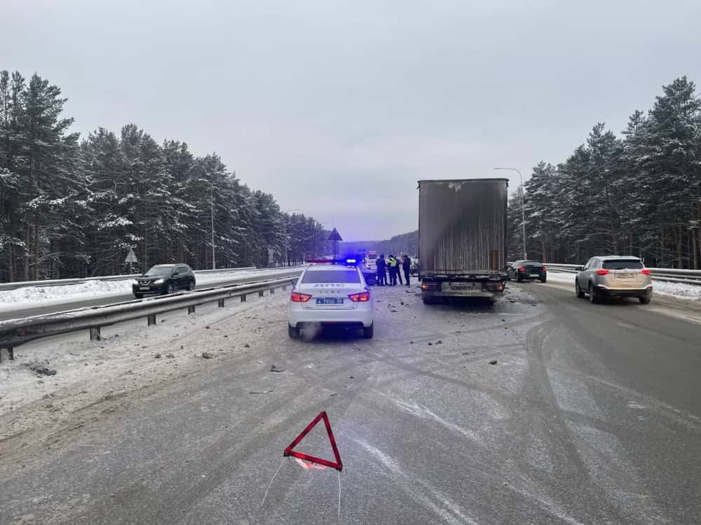 Пять автомобилей и пробка в сторону Перми: как в Первоуральском районе утром случилось массовое ДТП