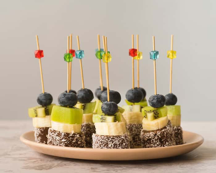 Ферменты vs пробиотики: врач-токсиколог назвал лучший способ защитить кишечник перед новогодним застольем