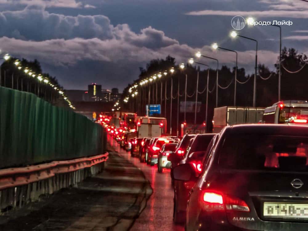 На Пермском тракте у Первоуральска образовалась многокилометровая пробка