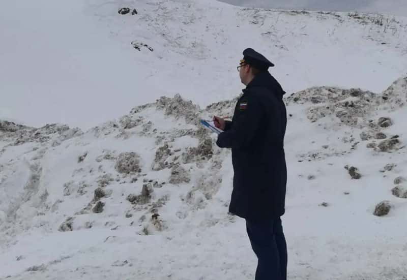 Под Шалей двое детей погибли под снегом во время катания с горки