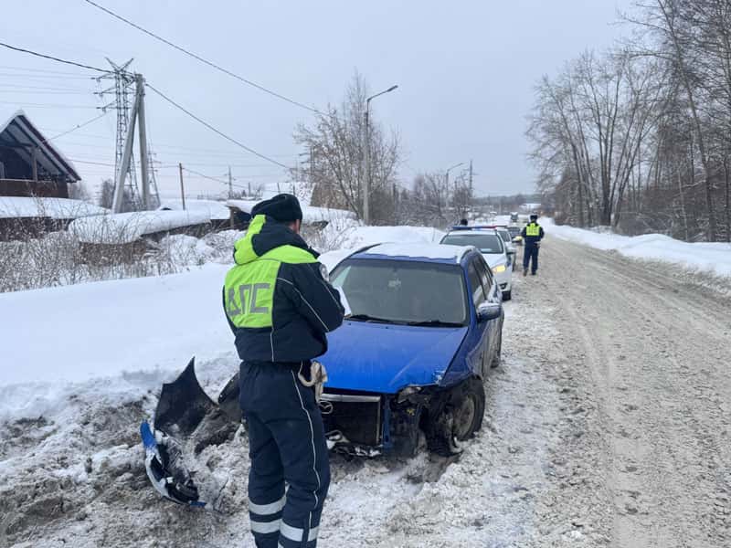 ДТП в Первоуральске: несовершеннолетняя пассажирка пострадала при столкновении