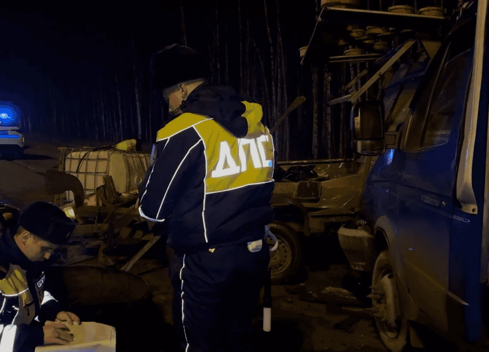 Засмотрелся в зеркало и влетел: трое рабочих пострадали в ДТП