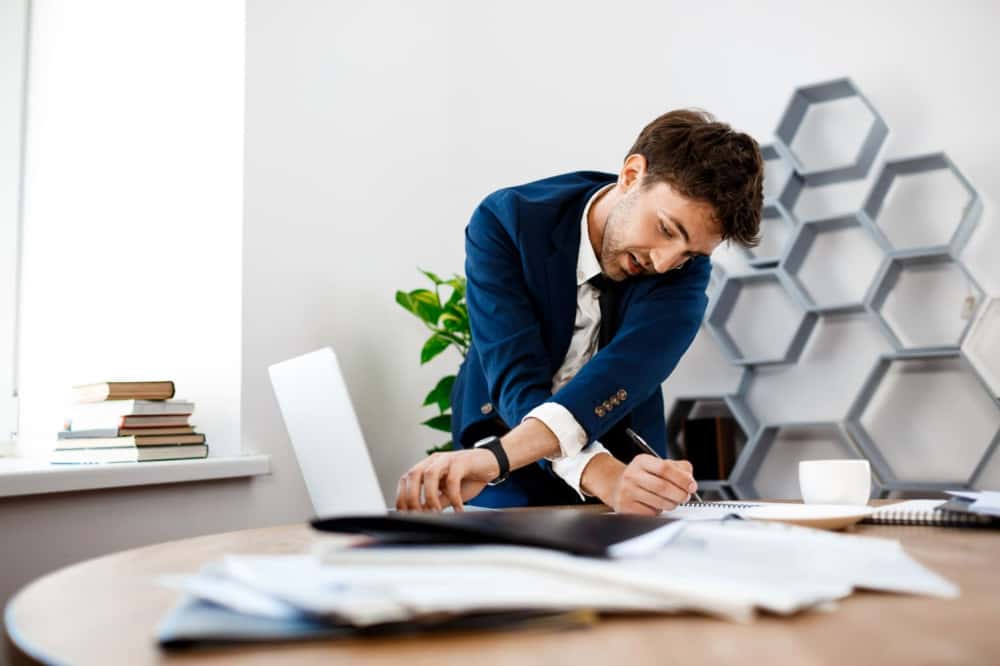 В России появились четыре сферы с зарплатами выше 200 тысяч рублей