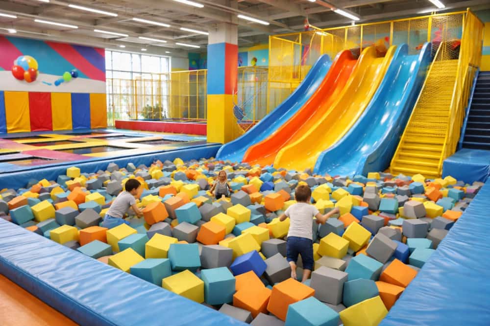 Девочке оторвало палец в батутном центре на Урале — что известно