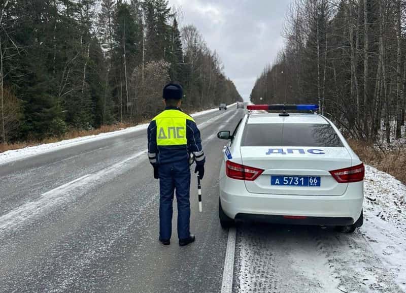 В Свердловской области снова ударят морозы: ГАИ советует не спешить с заменой шин