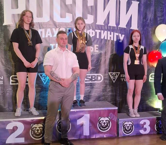 Девушка из Первоуральска выжала 65 кг и стала лучшей в области: золото в абсолютном зачёте