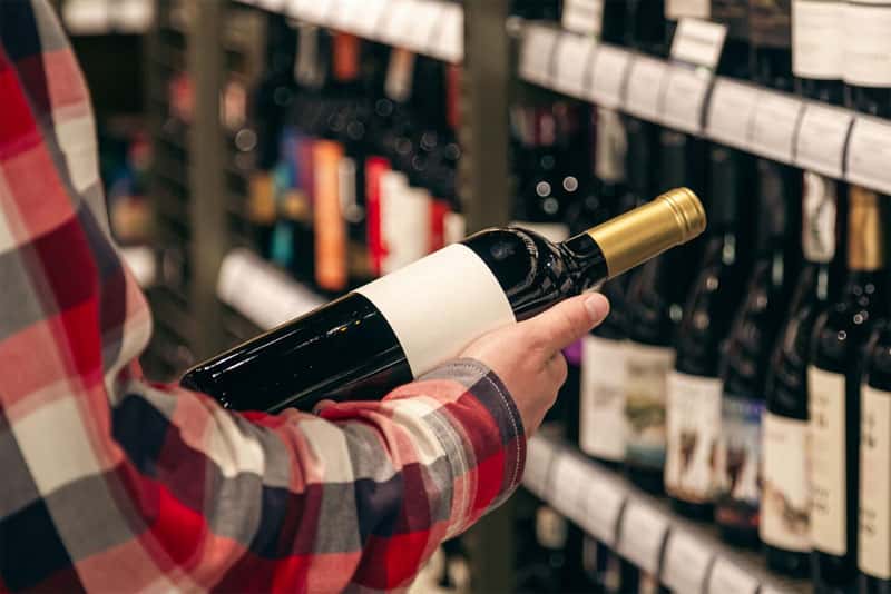 В Свердловской области ужесточили продажу алкоголя: с 1 сентября — с 9 до 22, три «сухих» дня