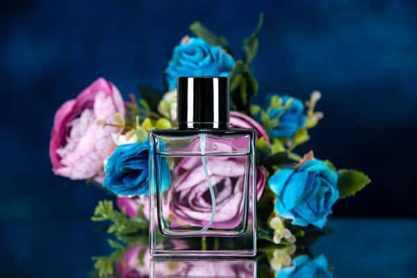 Теперь духи выбираю только по этому правилу: без резких акцентов и сладости — шлейф лёгкий, но стойкий