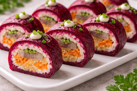 «Сельдь под шубой» по-новому: сворачиваю классическую закуску в яркие роллы — красиво и очень вкусно