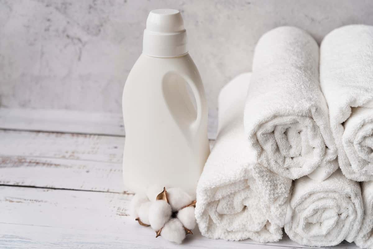 10 капель нашатыря в барабан — и застиранные носки как новые: аптечное средство заменяет половину бытовой химии