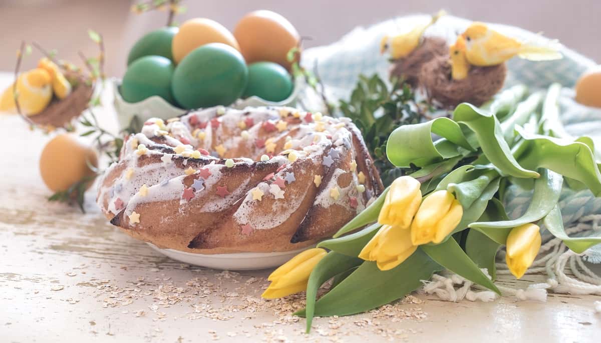 Дрожжи, опары и сквозняки — не моё: как я испёк кулич из слоёного теста и сэкономил 5 часов времени