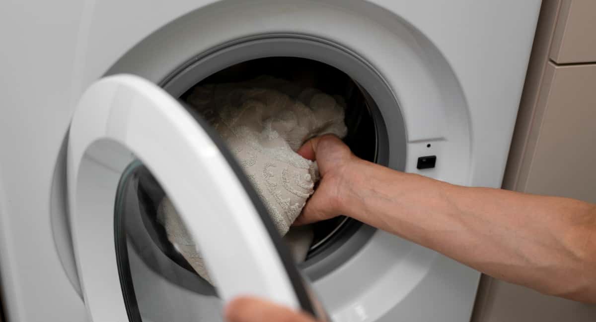 Хватит вызывать мастера за 2000 рублей: 4 простых способа открыть заблокированную дверцу самому