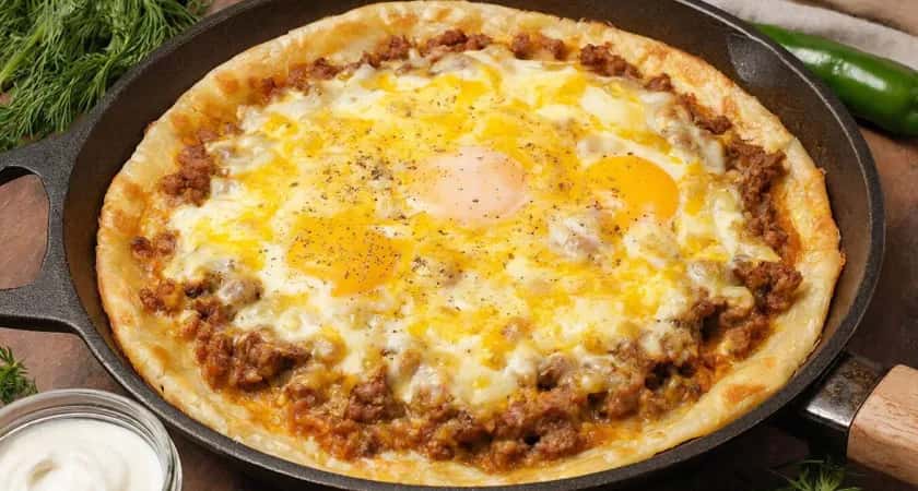 Заливаем лаваш яйцом — и получаем пышную лепёшку с фаршем: съедается до последней крошки