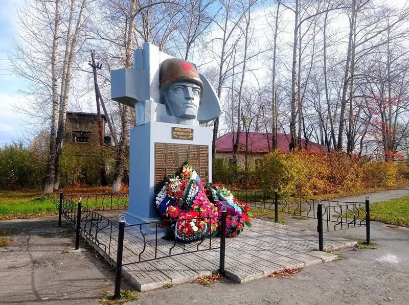 К 80-летию Победы в Первоуральске отремонтировали 16 памятников | В Первоуральске провели работы по ремонту памятников участникам ВОВ