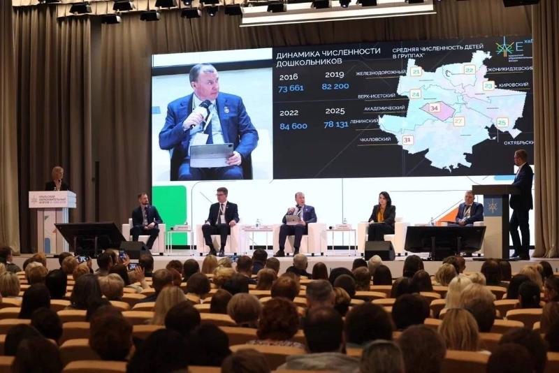 Летом в Первоуральске благоустроят 12 объектов: Игорь Кабец рассказал о планах по модернизации | Мэр Первоуральска рассказал о планах модернизации школ и детских садов