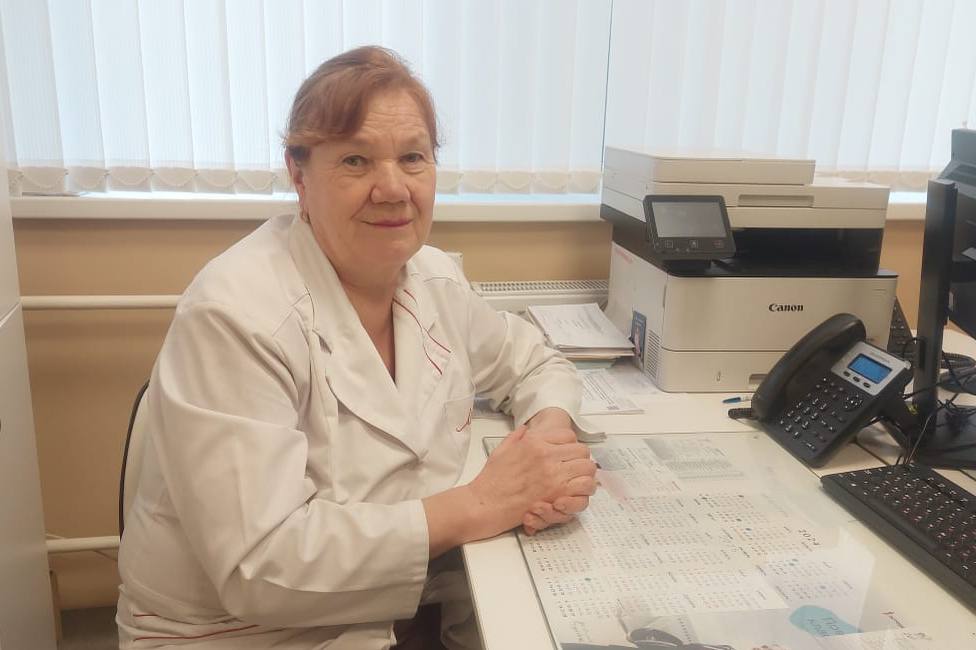 В международный день акушерки первоуральцам рассказали о специалисте со стажем работы 46 лет | На Урале акушерка дневного стационара женской консультации работает уже целых 46 лет В международный день акушерки первоуральцам рассказали о специалисте со стажем работы 46 лет | На Урале акушерка дневного стационара женской консультации работает уже целых 46 лет