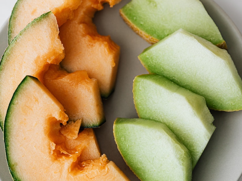 На Урал из Узбекистана завезли 7 тысяч тонн арбузов и дынь на сумму более 280 миллионов рублей | В 2025 году импорт арбузов и дынь на Урал вырос в семь раз