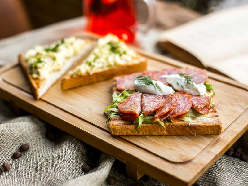 Персики, огурцы и острый перец: готовлю сальсу за 5 минут — муж просит добавки к рыбе и бутербродам