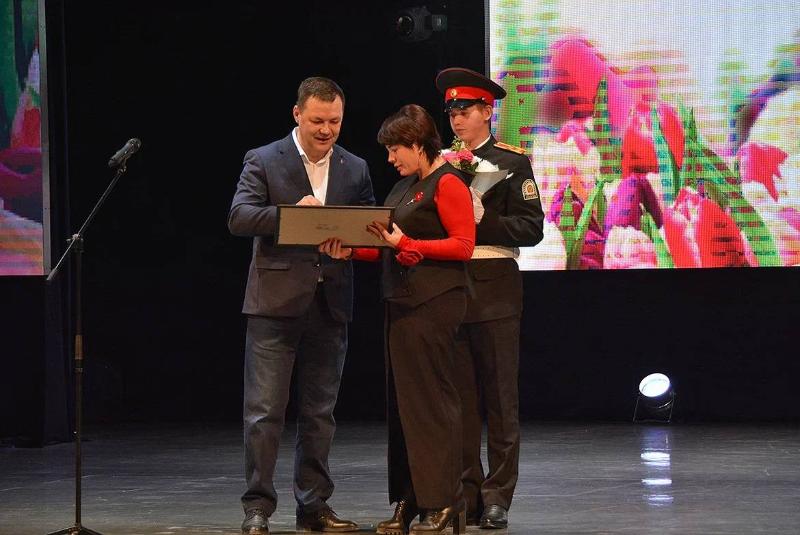 В Первоуральске почтили вклад женщин-общественниц и ветеранов в преддверии 8 Марта |  В Первоуральске прошел праздничный концерт в преддверии 8 Марта