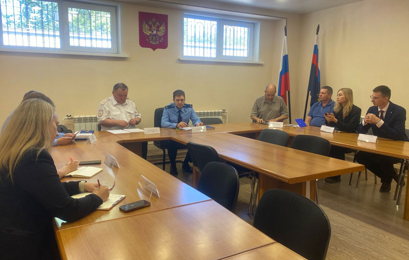 Межведомственное совещание в Первоуральске: борьба с мошенничеством через банковские карты и интернет | В Первоуральске правоохранители и банки объединились против дистанционных мошенников