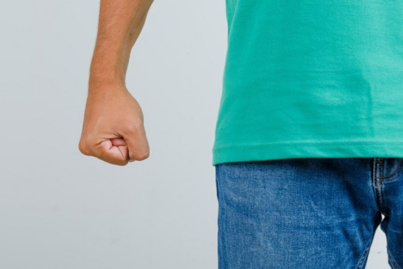 Уралец, который сжег жену, постоянно нападал на нее | Мужчина, который поджег жену в Первоуральске, ранее нападал на нее