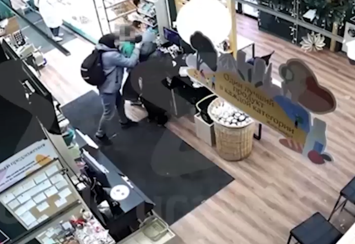 В Екатеринбурге мужчина агрессивно отреагировал на отказ женщины купить ему кофе