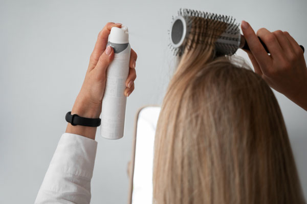 Жалею, что перекрасилась в пепельный блонд: стилист объяснила, почему этот цвет делает лицо уставшим и тусклым