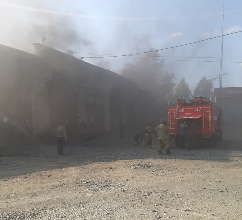 Первоуральцы сообщают о пожаре в районе АТП