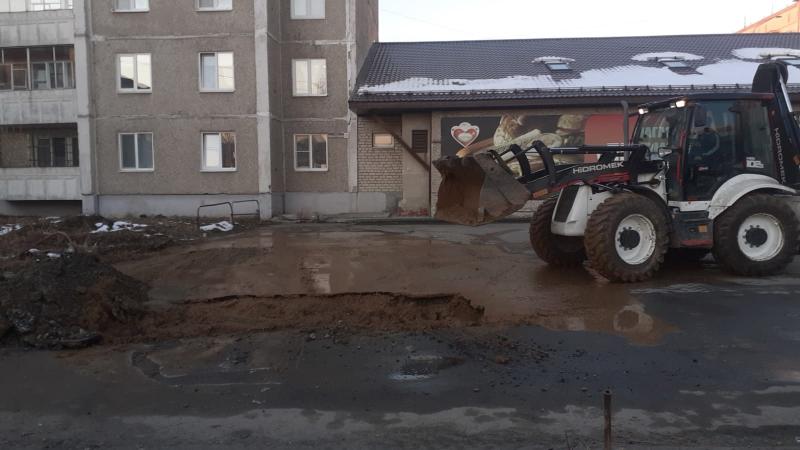 В Первоуральске устранили утечку на Прокатчиков | Первоуральские сотрудники «Водоканала» устранили утечку В Первоуральске устранили утечку на Прокатчиков | Первоуральские сотрудники «Водоканала» устранили утечку
