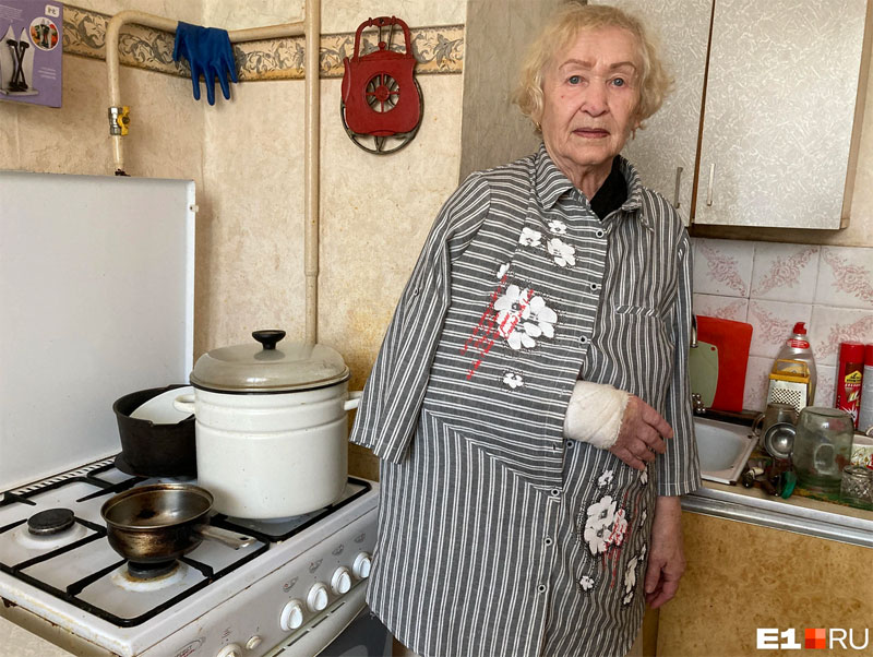 В Первоуральске 80-летняя женщина оформила кредит на 100 тысяч под залог квартиры ради 1 тысячи рублей | 80-летняя пенсионерка хотела занять тысячу — едва не лишилась квартиры