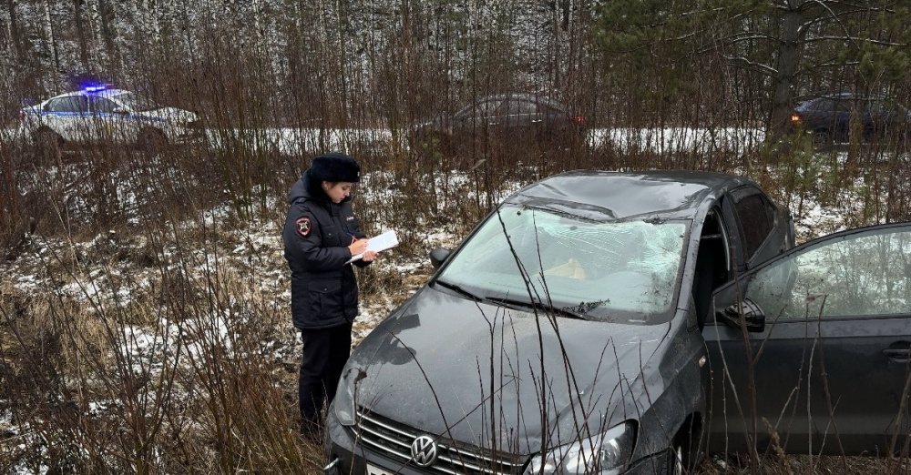 В Свердловской области водитель потеряла управление, машина ушла в кювет: подробности | Под Первоуральском «Фольксваген» съехал в кювет: пострадала семилетняя девочка В Свердловской области водитель потеряла управление, машина ушла в кювет: подробности | Под Первоуральском «Фольксваген» съехал в кювет: пострадала семилетняя девочка