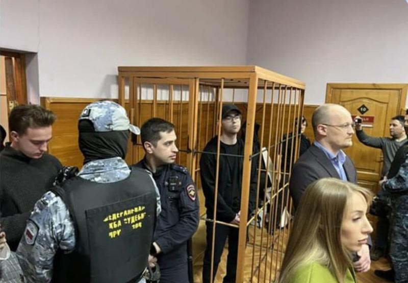 Колония и штраф 1,2 млн рублей — приговор бывшему заместителю главреда «Ура.ру» за взятку полицейскому | Экс-заместитель главреда «Ура.ру» получил 5 лет колонии за взятку