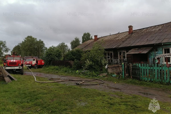 Накануне в поселке под Первоуральском сгорел дом