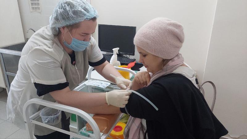 Около сотни пожилых первоуральцев проверили здоровье | Жители Первоуральска прошли обследование в рамках акции здоровья