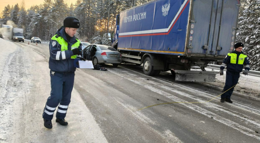 ДТП со смертельным исходом на трассе Серов — Североуральск — Ивдель: один погиб, двое ранены | На трассе под Североуральском в ДТП погиб вахтовик из Челябинской области