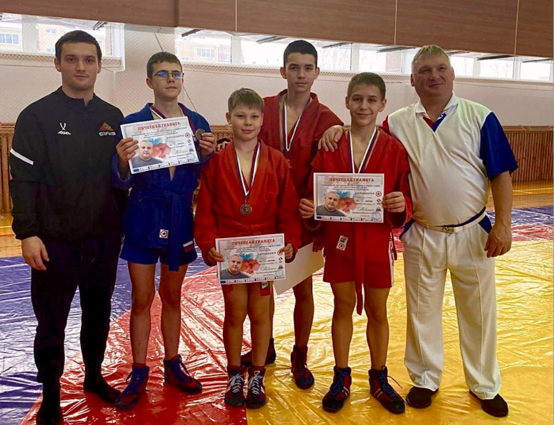 Юные спортсмены Первоуральска завоевали призовые места турнира по самбо | Первоуральские спортсмены по самбо взяли призовые места межмуниципального турнира Юные спортсмены Первоуральска завоевали призовые места турнира по самбо | Первоуральские спортсмены по самбо взяли призовые места межмуниципального турнира