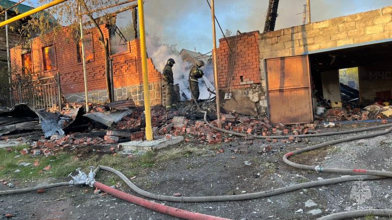 В микрорайоне Шайтанка в Первоуральске сгорел жилой дом площадью 200 квадратных метров | В Первоуральске на Шайтанке полностью сгорел жилой дом В микрорайоне Шайтанка в Первоуральске сгорел жилой дом площадью 200 квадратных метров | В Первоуральске на Шайтанке полностью сгорел жилой дом