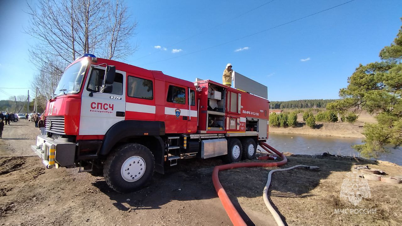 В посёлке Прогресс удалось не допустить распространения огня на жилые дома В посёлке Прогресс удалось не допустить распространения огня на жилые дома