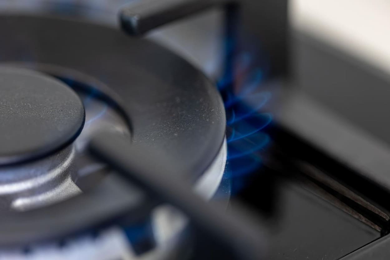 3 ложки в воду — и духовка как новая: от липкого жира и нагара не осталось и следа — сияет как на праздник