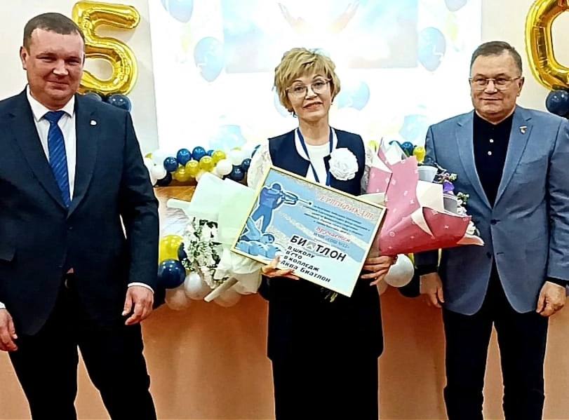 Школа в поселке под Первоуральском отметила 50-летний юбилей | В школе №22 Билимбая отметили 50 лет со дня основания учреждения