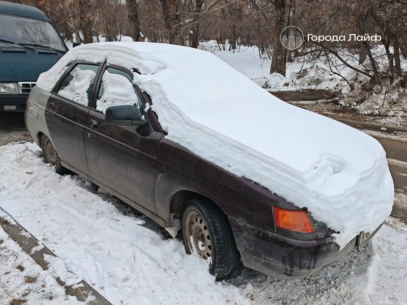 Свыше 350 единиц спецтехники ликвидируют последствия снегопада в Свердловской области | Более 350 машин боролись со снежным хаосом на Урале