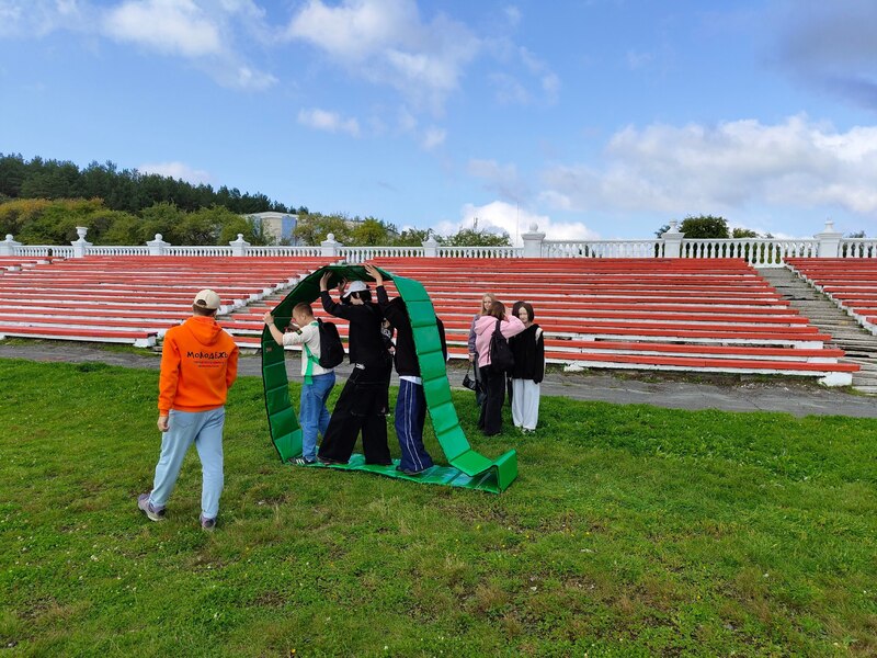 Первоуральские активисты помогли городу стать чище | В Свердловской области прошел трудовой квест для юных волонтеров