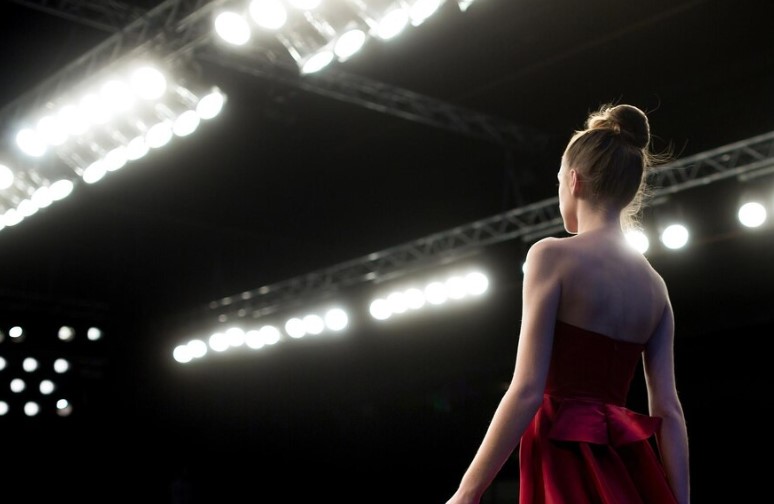 Детская школа искусств и театральная студия Первоуральска представят благотворительный спектакль к 80-летию Победы | В Первоуральске покажут благотворительный музыкальный спектакль «Во имя мира на Земле»  