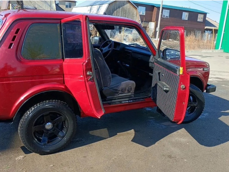 Редкая бронированная "Нива" с дополнительной дверью выставлена на продажу в Свердловской области | В Свердловской области выставлена на продажу редкая бронированная «Нива» Редкая бронированная "Нива" с дополнительной дверью выставлена на продажу в Свердловской области | В Свердловской области выставлена на продажу редкая бронированная «Нива»