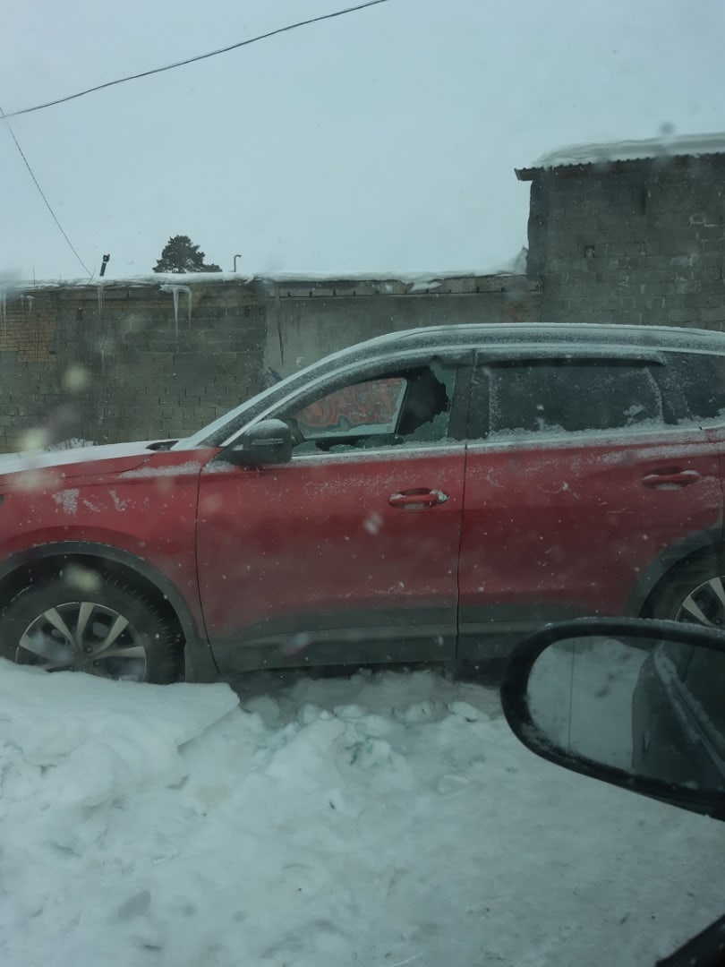 В Первоуральске нашли угнанную машину В Первоуральске нашли угнанную машину