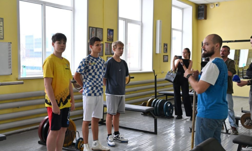 Возрождение легенды: в Первоуральске открылась бесплатная секция тяжелой атлетики для детей | В Первоуральске открыли бесплатную секцию тяжелой атлетики для детей