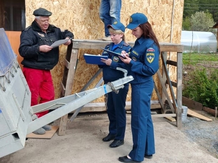 Профилактический рейд: пожарные разъяснили жителям Первоуральска правила пожарной безопасности | Профилактический рейд: пожарные разъяснили жителям Первоуральска правила пожарной безопасности Профилактический рейд: пожарные разъяснили жителям Первоуральска правила пожарной безопасности | Профилактический рейд: пожарные разъяснили жителям Первоуральска правила пожарной безопасности
