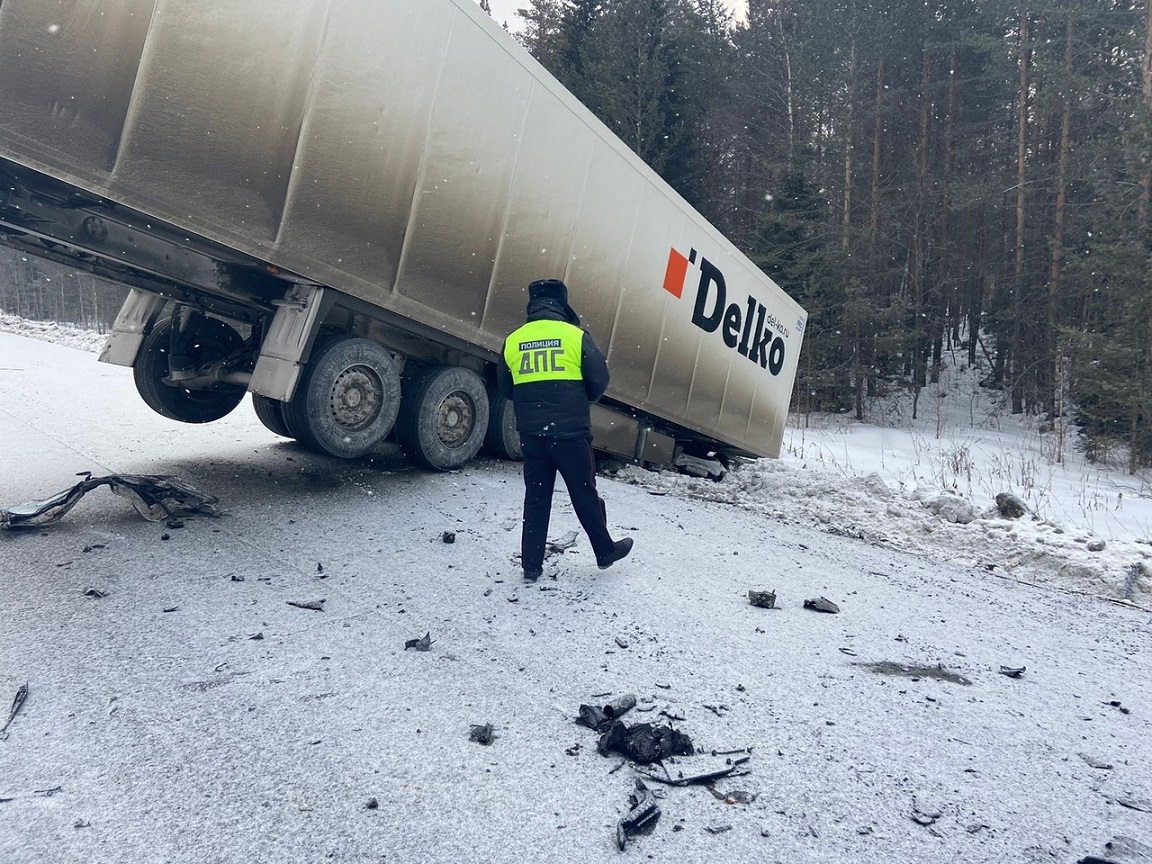 На трассе под Первоуральском в ДТП погиб водитель «Volkswagen Polo»